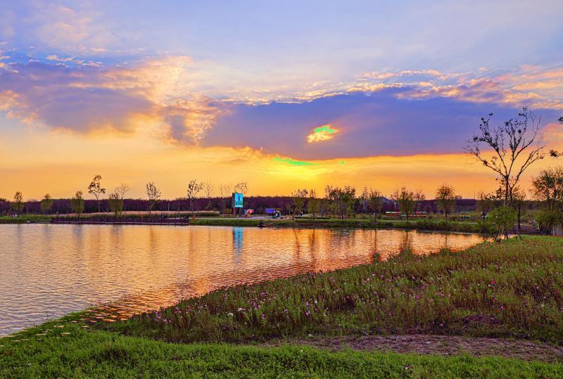 石龙湖管理中心开展湿地法宣传活动